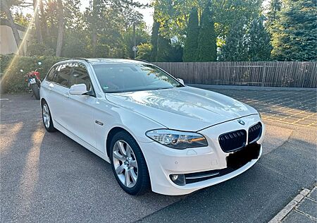 BMW 530d xDrive Touring Xenon Leder