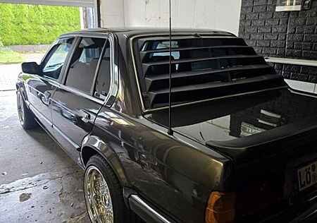 BMW 325 E30