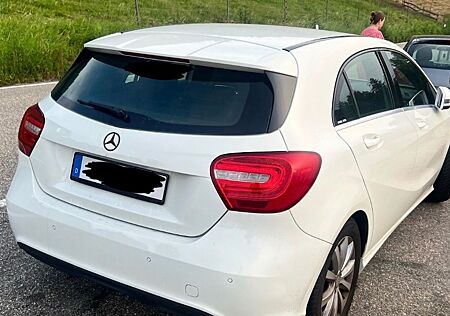 Mercedes-Benz A 180 - NAVI KLIMA PDC