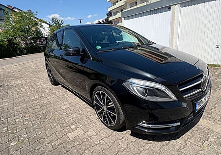 Mercedes-Benz B 180 - Schwarz - von privat