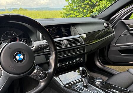 BMW 520d xDrive Touring A Luxury Line Luxury Line