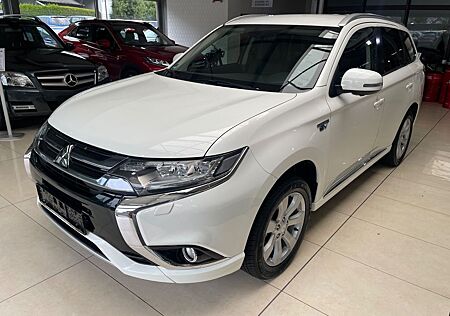 Mitsubishi Outlander PHEV Plus 4WD*2.Hand*Navi*Leder
