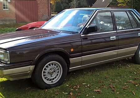 Nissan Laurel 2.8 SGL Diesel Bicolor aus Rentnerhand