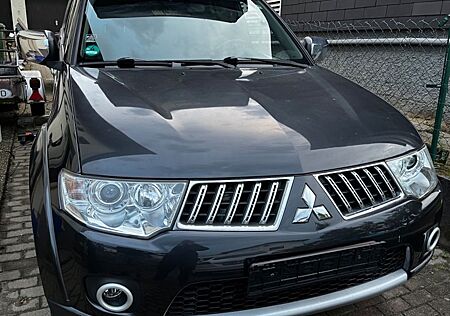 Mitsubishi L200 mit Hardtop / BF Goodrich