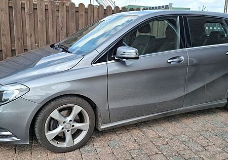 Mercedes-Benz B 180 -Sportpaket 17 Zoll Alu Rentnerfahrzeug