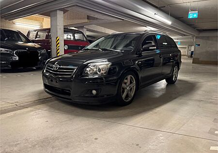 Toyota Avensis Kombi Executive 2,2-l-D-CAT*Xenon*Sitzhz
