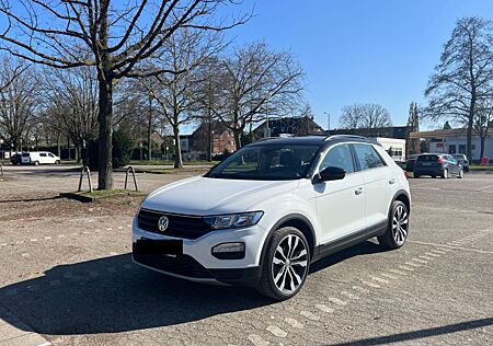 VW T-Roc Volkswagen 1.0 Style / Panoramadach, Beats Audio, 19"