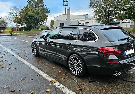 BMW 530d xDrive Touring A Luxury Line Luxury Line