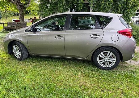 Toyota Auris Cool 1,33-l-Dual-VVT-i Cool