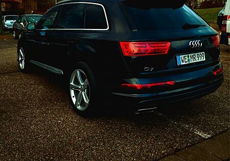 Audi Q7 3.0 TDI quattro S line 7-Sitzer/