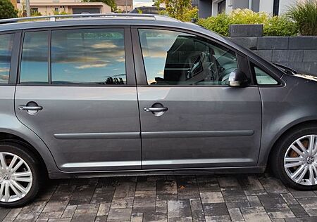 VW Touran Volkswagen 2.0 TDI 125 kW DPF Highline 7 Sitzer