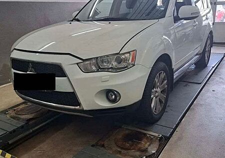Mitsubishi Outlander Instyle 2.4 4WD / 7Sitzer / KLIMA /TÜV