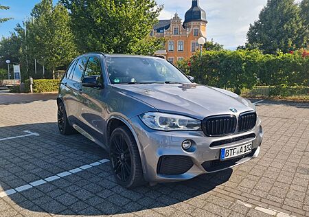 BMW X5 xDrive M Packet gepflegtes Auto !