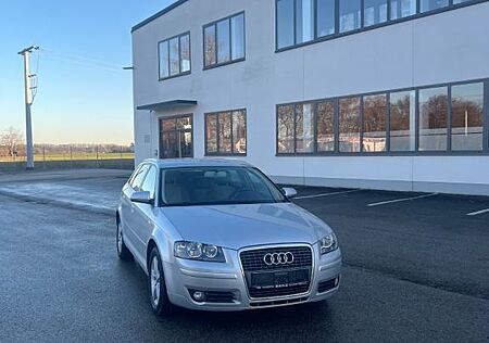 Audi A3 1.6 8p Sportback TÜV Neu / achtfach bereift