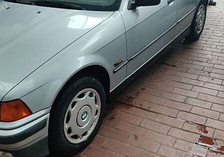 BMW 320i