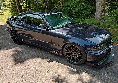 BMW 325i