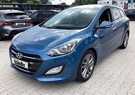 Hyundai i30 blue Kombi 1.6 CRDi Style + 1.HAND