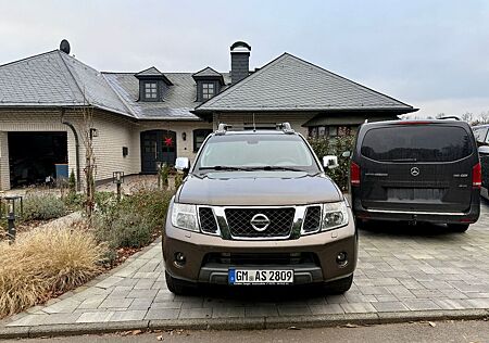 Nissan Navara Pickup Double Cab LE V6 4X4