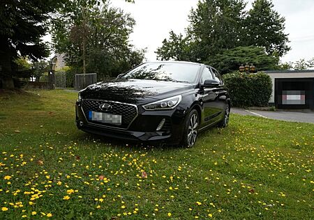 Hyundai i30 Luxusaustattung: Top gepflegt wenig KM