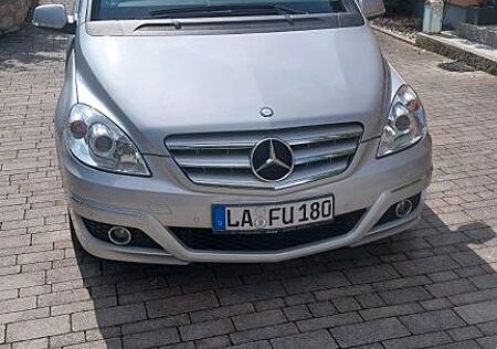 Mercedes-Benz B 200 -