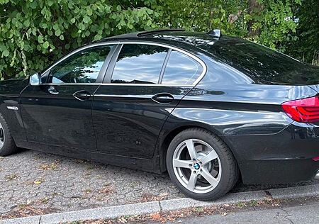 BMW 523i -
