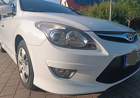 Hyundai i30 1.4 FIFA WM Edition 1.Hand TÜV 04/2026