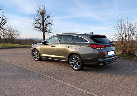 Hyundai i30 1.5 T-GDI Hybrid