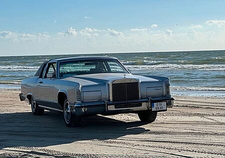 Lincoln Continental Town Coupé