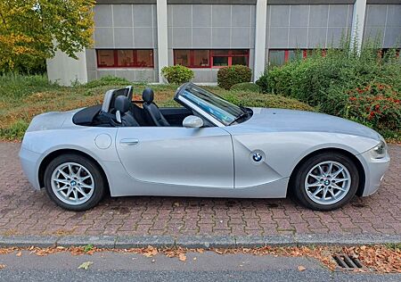 BMW Z4 2.2i Roadster PDC SHZ Vollleder TOP gepflegt