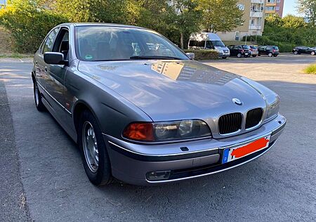 BMW 523i