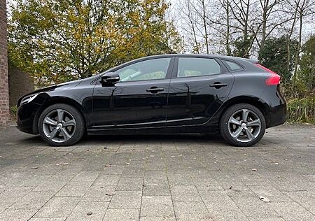 Volvo V40 T2 Momentum wenig KM! Insp.neu