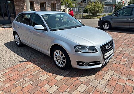 Audi A3 Sportback 2.0 TDI Attraction+Navi+Ahk+