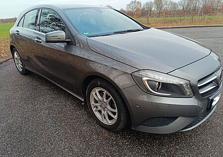 Mercedes-Benz A 180 - Scheckheft MB - Tüv NEU - alle Service