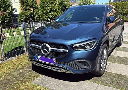 Mercedes-Benz GLA 200 DCT -