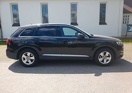 Audi Q7 45 TDI quattro 7Sitz Pano StHz AHK BOSE 8fach