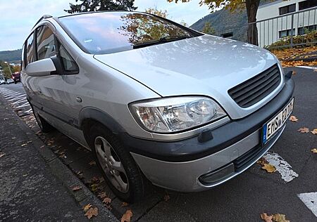 Opel Zafira 2.2 DTI -