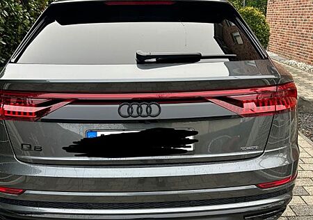 Audi Q8 55 TFSI e quattro tiptronic -