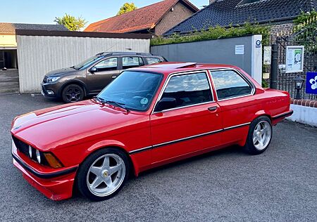 BMW 323i E21 Sportwagen Oldtimer hat kein TÜV!