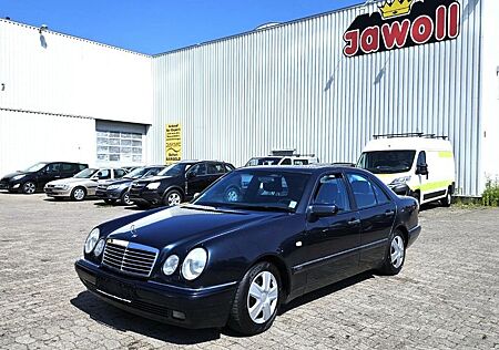 Mercedes-Benz E 200 AVANTGARDE AT- TÜV 8.27 EL- GSD XENON KLIM
