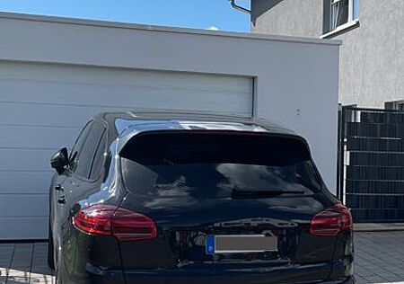 Porsche Cayenne Diesel Platinum Edition /BOSE/AHK/APR25