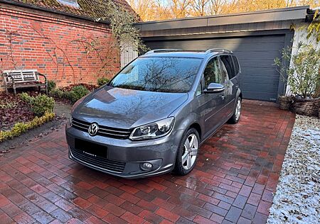 VW Touran Volkswagen 1.6 TDI DSG CUP PANO+NAVI+SHZ+PDC+FSE+17"