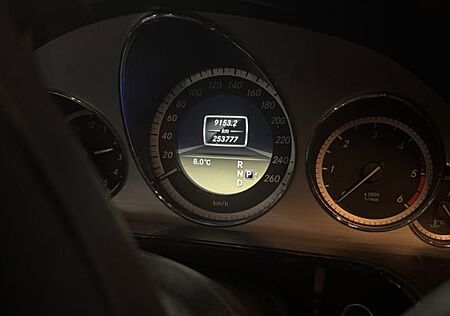 Mercedes-Benz E 300 CDI T BlueEFFICIENCY AVANTGARDE AVANTGARDE