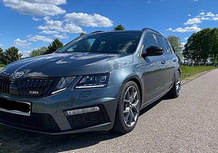 Skoda Octavia 2.0 DSG 4x4 RS Combi StHz, AHK, gr. Navi