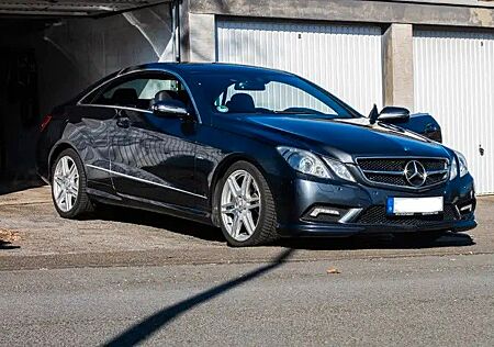 Mercedes-Benz E 350 Coupé CGI BlueEFFICIENCY ELEGANC...