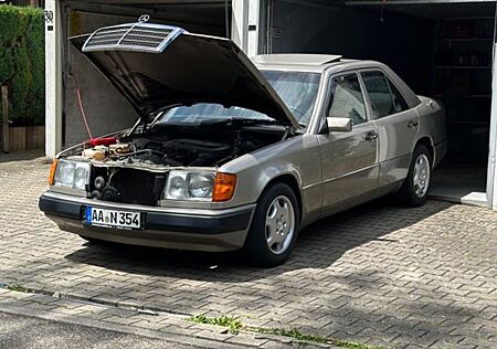 Mercedes-Benz E 230