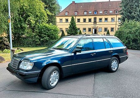Mercedes-Benz 220 W124 220E Kombi AHK Klima Schiebedach