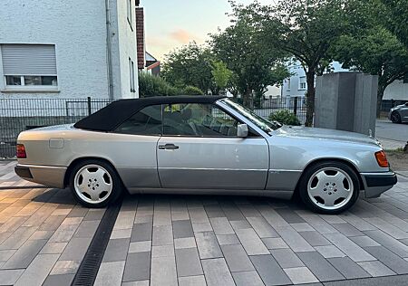 Mercedes-Benz E 300 300 CE-24 Sportline Zustand 2 außen, 2+ innen