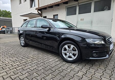 Audi A4 Avant Attraction*8Fach bereift *