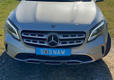 Mercedes-Benz GLA 200 CDI GLA Klasse Allrad 1A