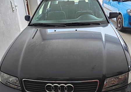 Audi A4 1.6 - 100PS